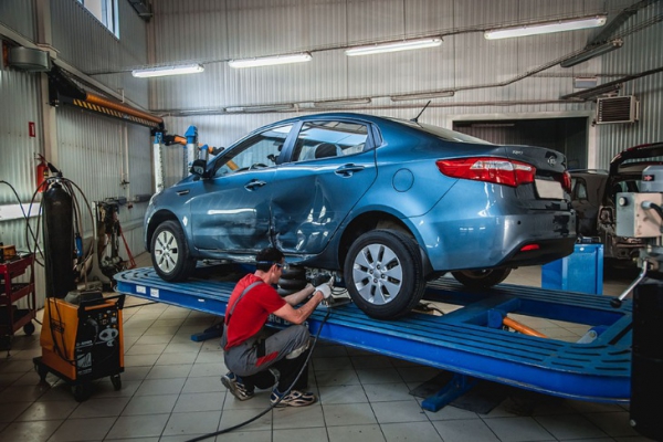 На фото: кузовной ремонт Kia Rio 3