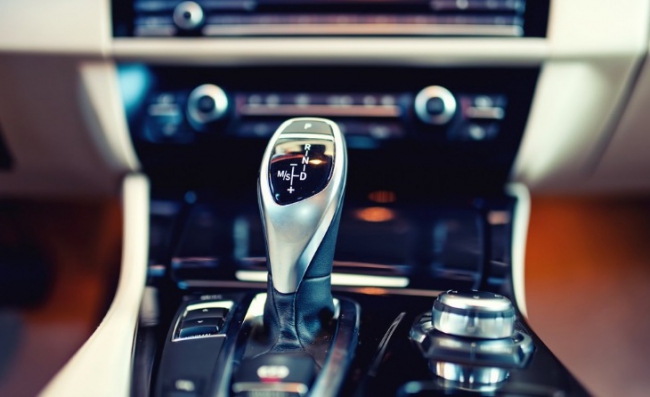 На фото - рукоятка АКПП BMW