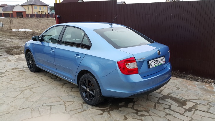Skoda Rapid - вид сзади