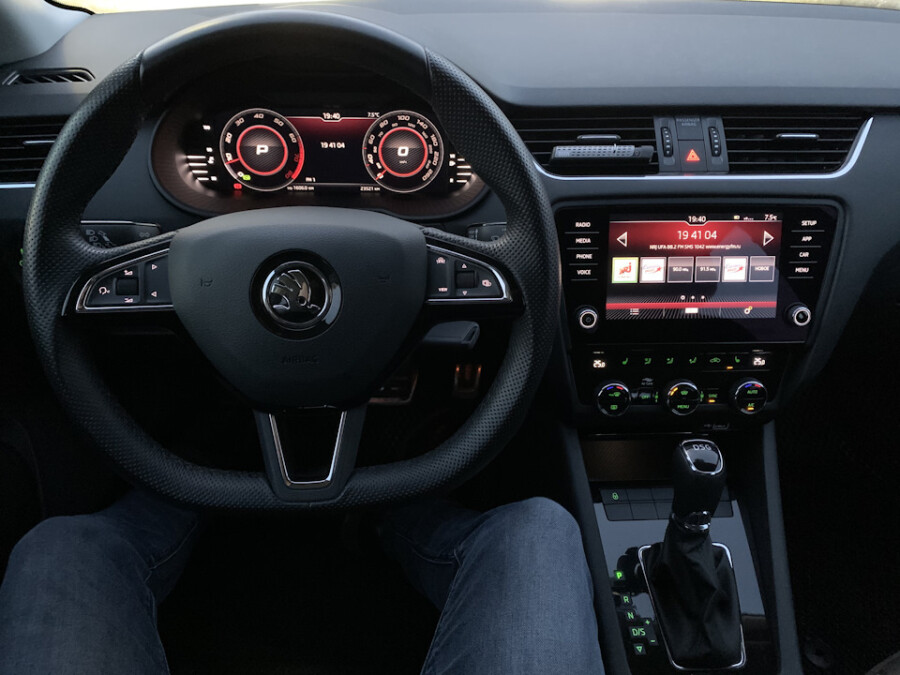 Интерьер Skoda Octavia A7 FL: приборная панель AID и мультимедийная система Bolero MIB 2.5