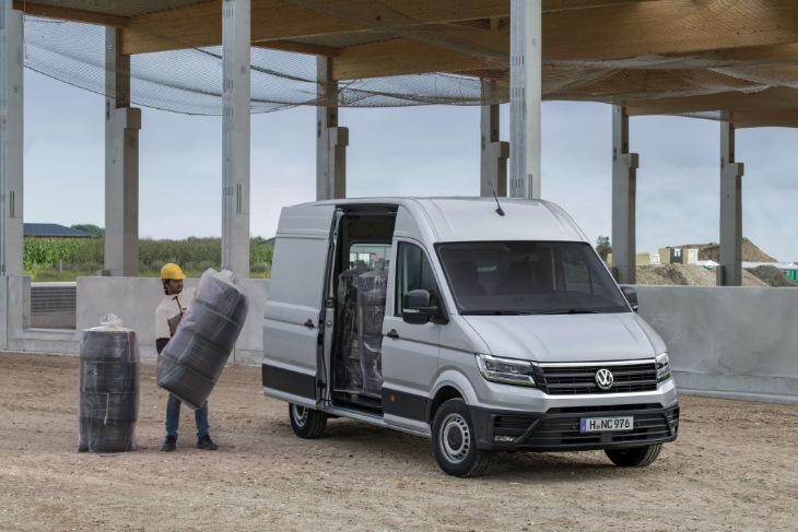 На фото - Volkswagen Crafter High Roof Van