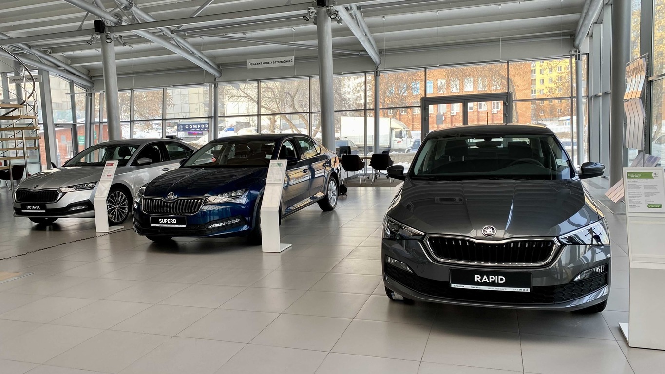 Автомобили Skoda в салоне