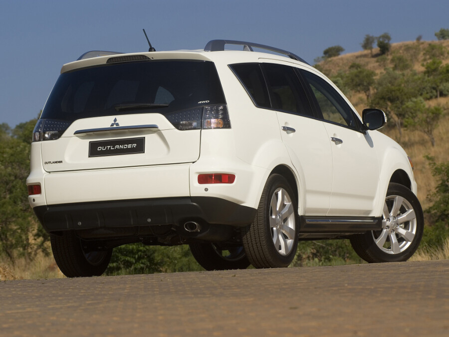 Outlander XL - вид сзади