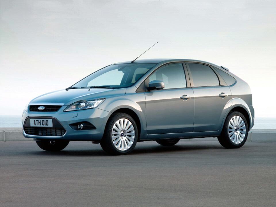 На фото Ford Focus Ghia, рестайлинг 2008-11. Кузова Focus 2 жесткие и хорошо показали себя на краш-тестах, но ржавеют быстрее, чем у многих конкурентов