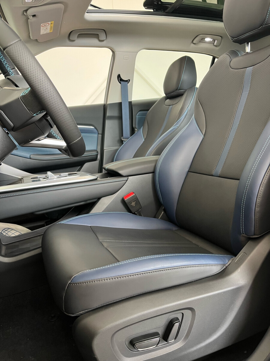 Передние кресла GAC GS3