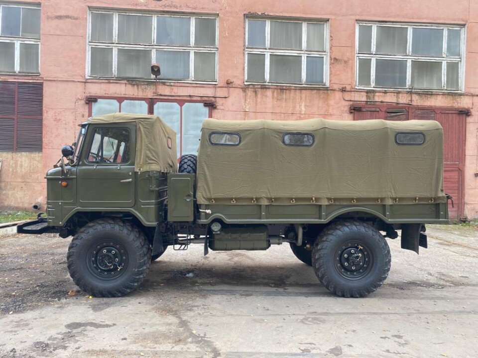 Одна из интересных военных модификаций - десантный ГАЗ-66Б с мягким верхом