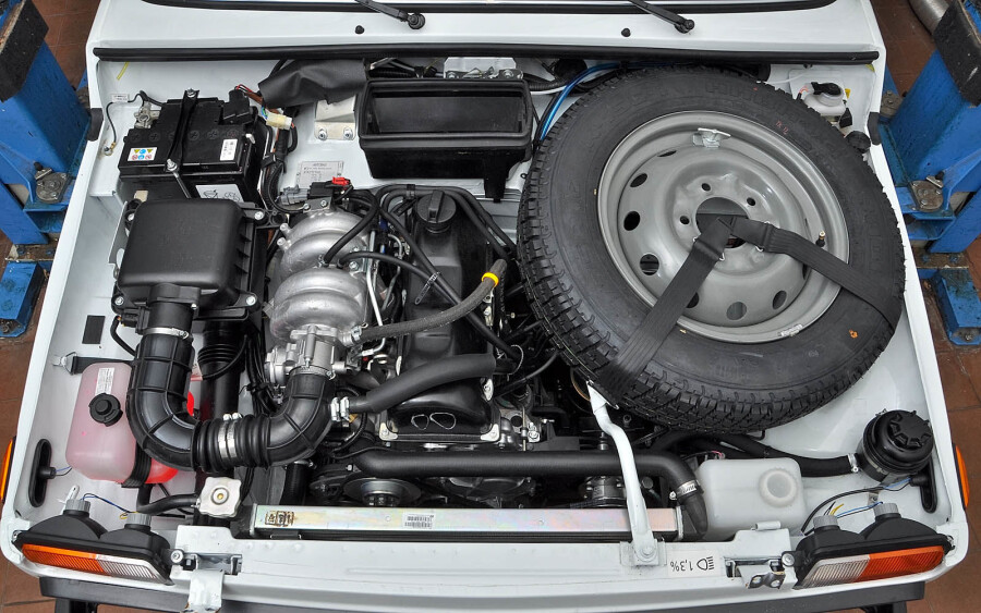 Под капотом Lada 4x4 инжекторный двигатель