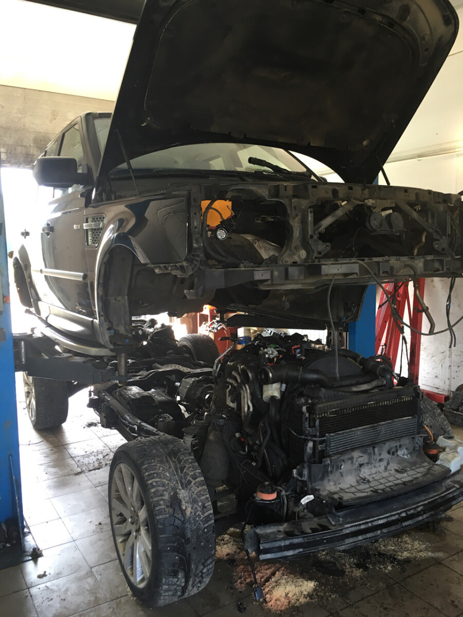 Range Rover Sport со снятым с рамы кузовом