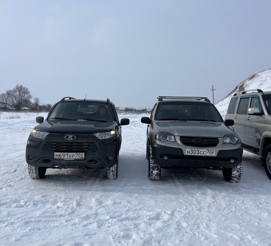 Lada Niva Travel и Chevrolet Niva