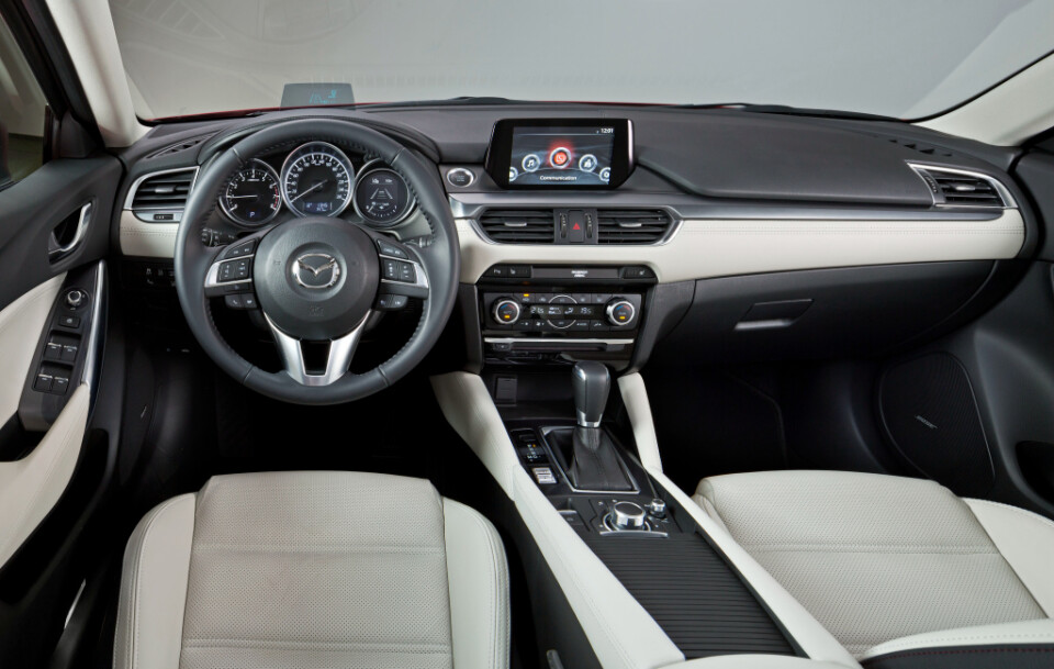 Интерьер Mazda 6 Gj, рестайлинг 2015-2018