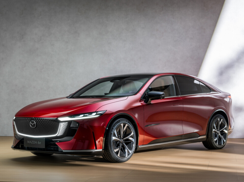 Mazda 6e - четвертое поколение «Шестерки», которое превратилось в электрокар и получило кузов лифтбек