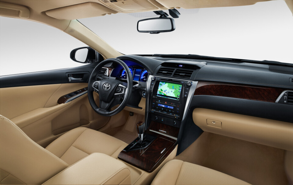 Интерьер Toyota Camry 2014-2018
