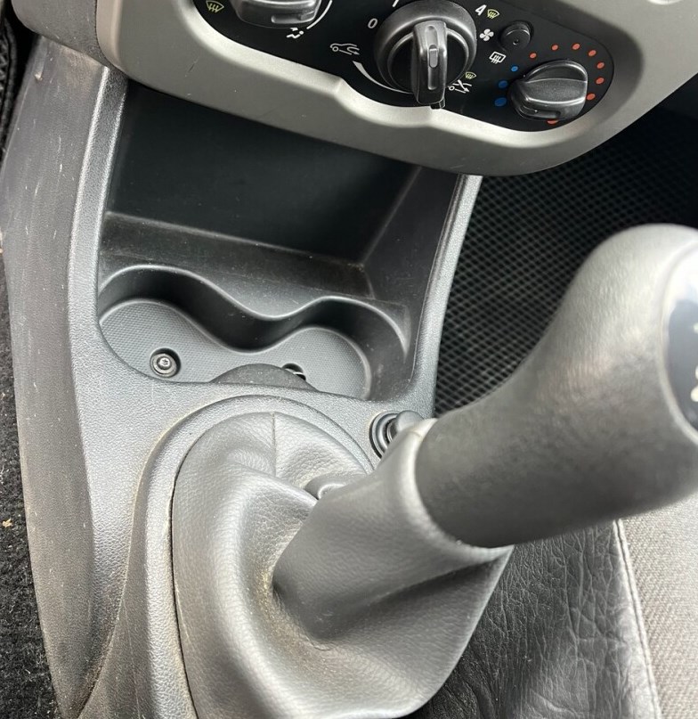 Подстаканники Renault Logan