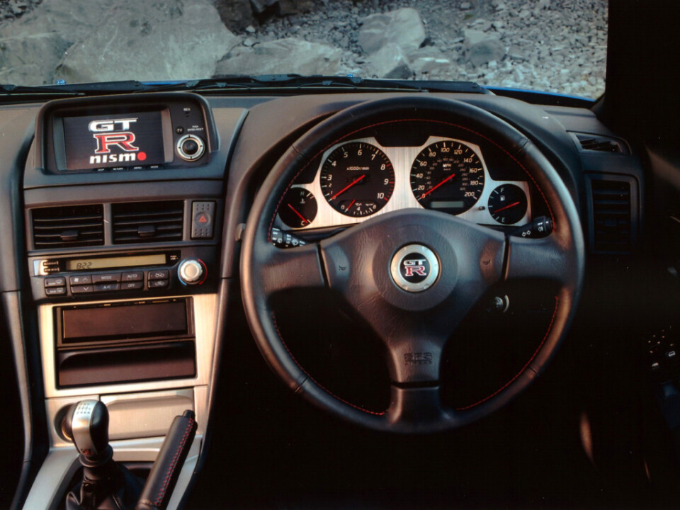 Торпедо Nissan Skyline GT-R V-spec (GF-BNR34)
