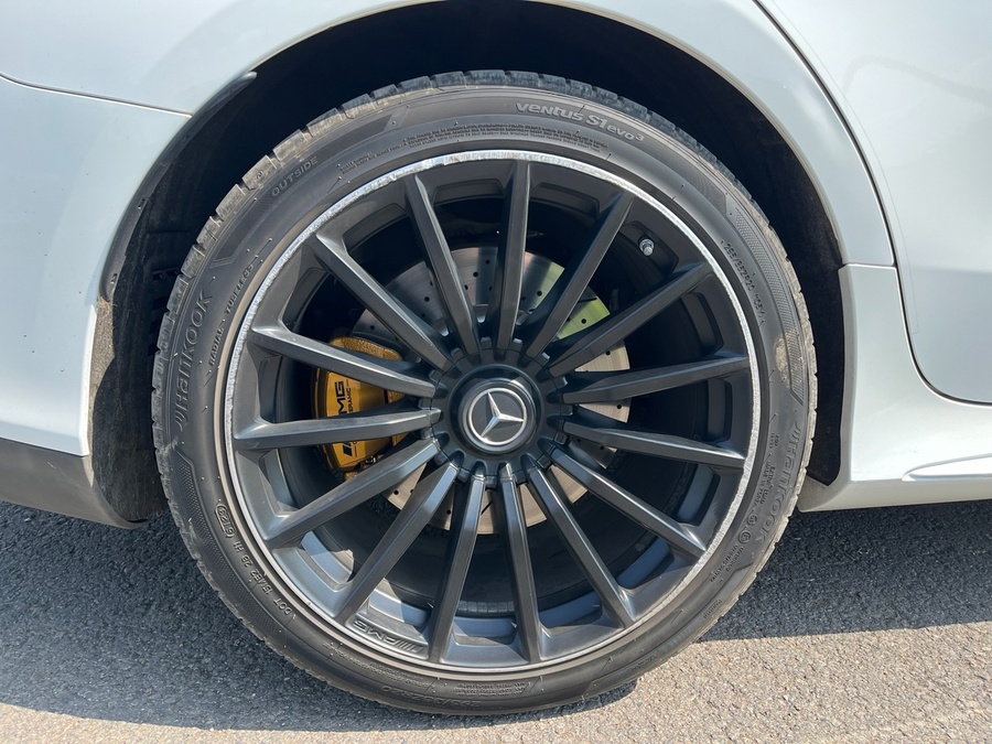 Задние колеса Mercedes-AMG GT 43