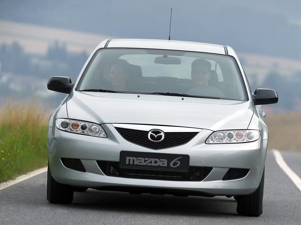 На фото Mazda 6 (GG) 2002-2005