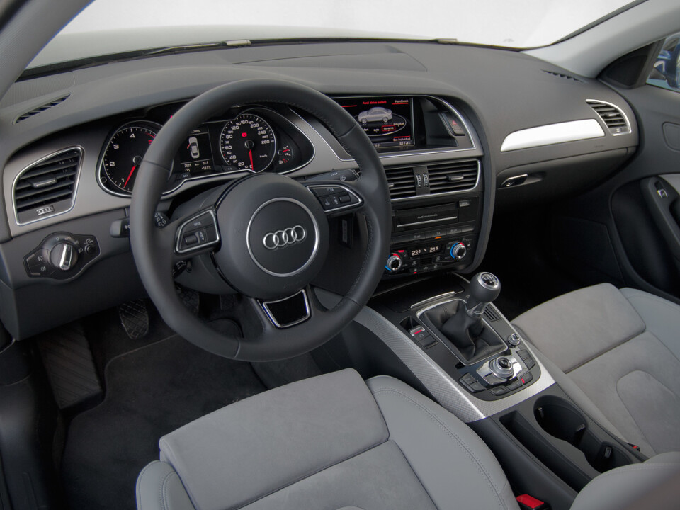 Интерьер Audi A4 B8 2011-2015
