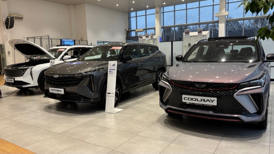 Новые автомобили в автосалоне Geely