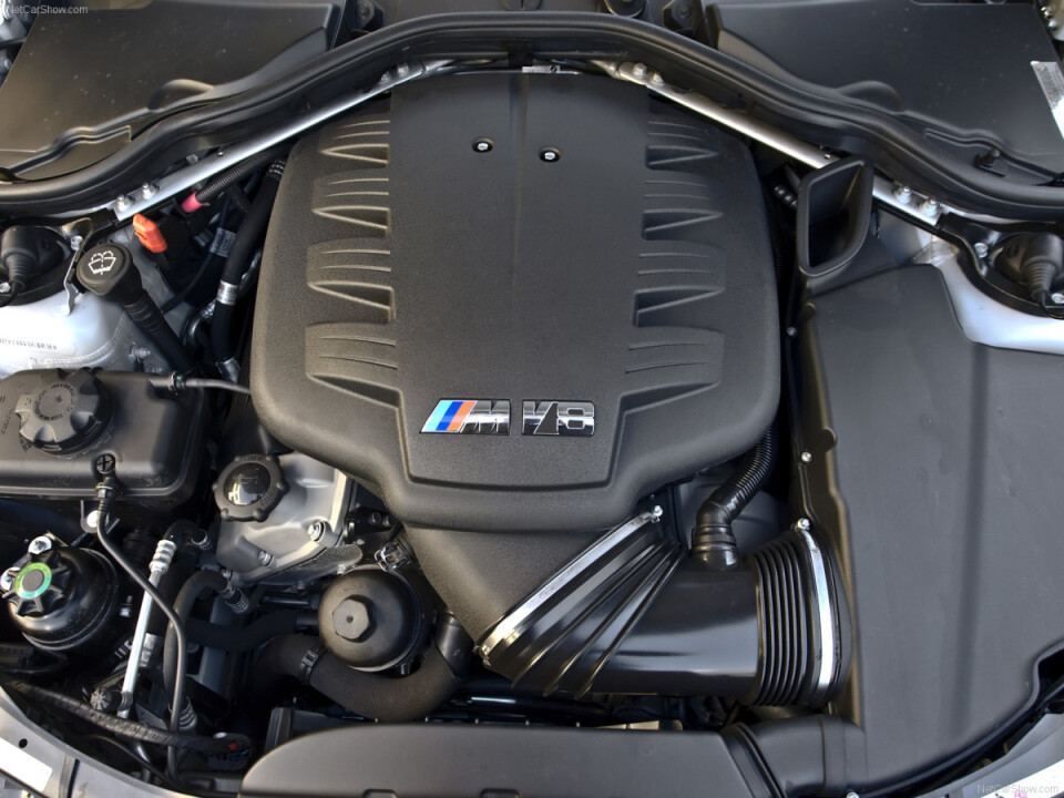 Двигатель BMW S65
