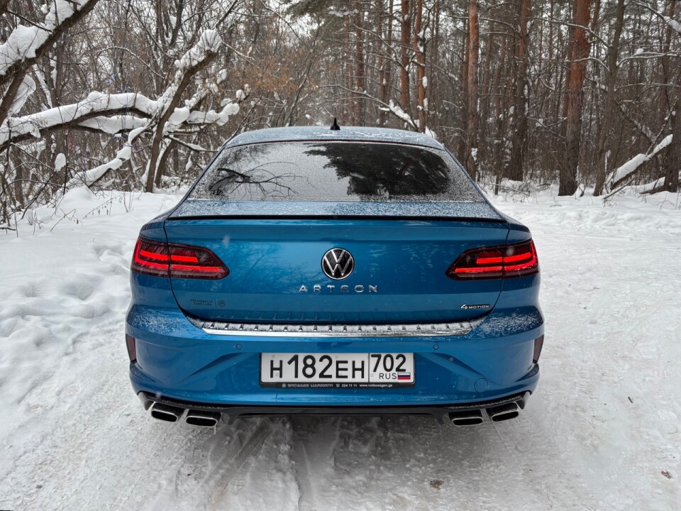 Volkswagen Arteon - вид на корму