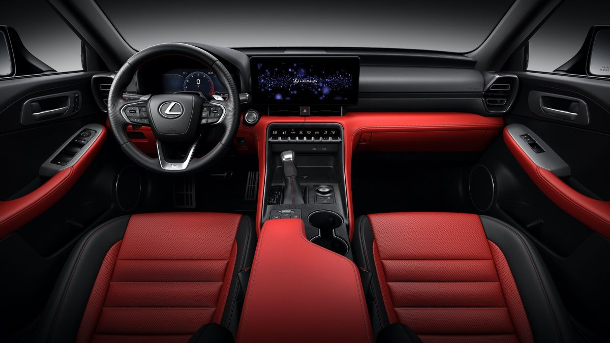Интерьер обновленной версии Lexus IS 2025 модельного года