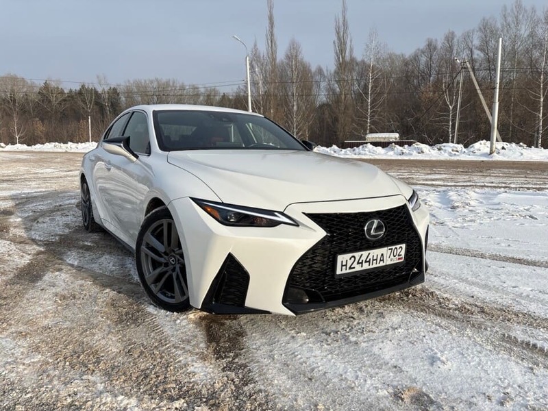 Lexus IS 2021 года выпуска