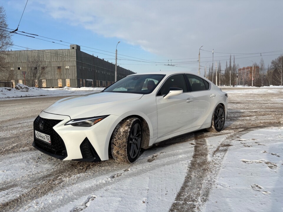 Капот на Lexus IS полностью алюминиевый