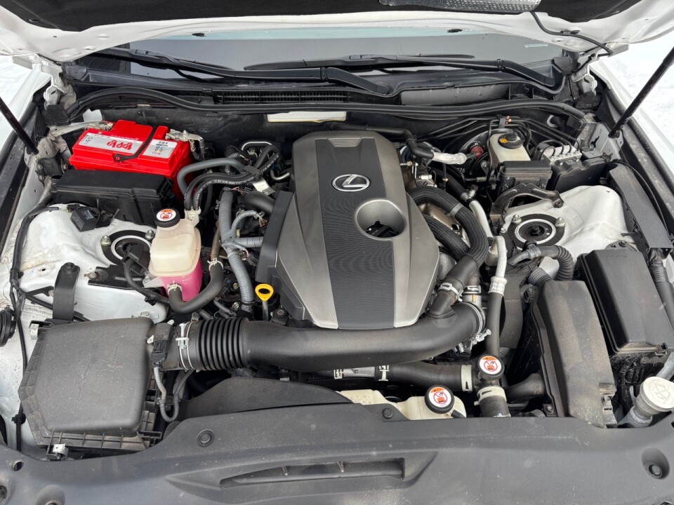 Под капотом Lexus IS 300