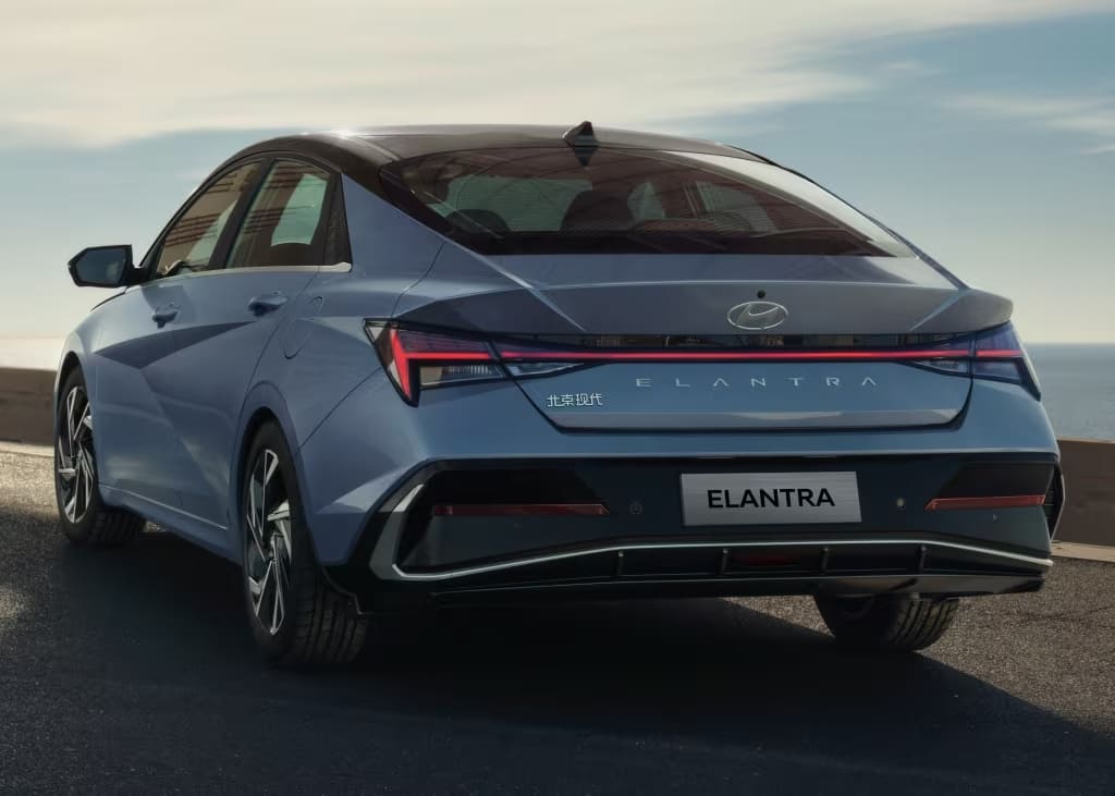 Hyundai Elantra (CN7)
