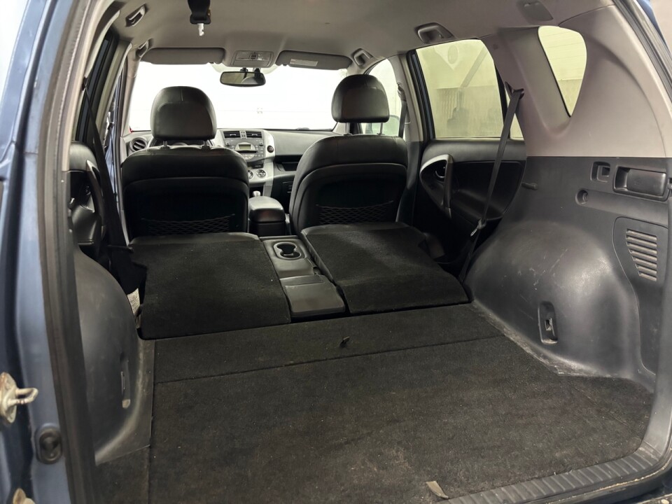 Багажное отделение Toyota RAV4 XA30