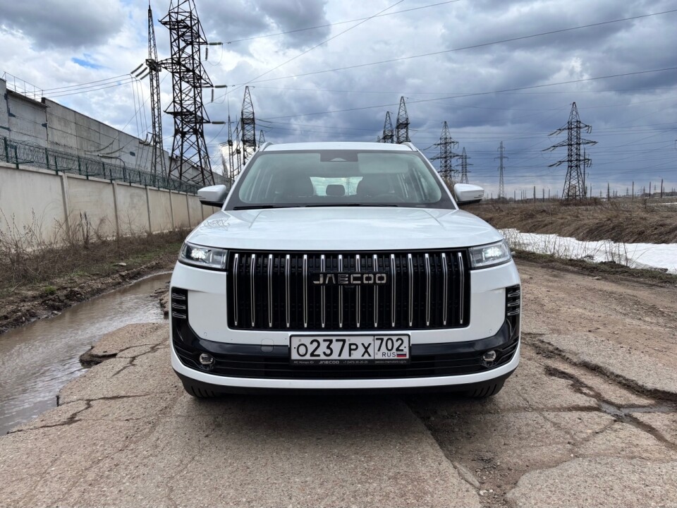 Jaecoo J6 свиду напоминает старшего собрата J7