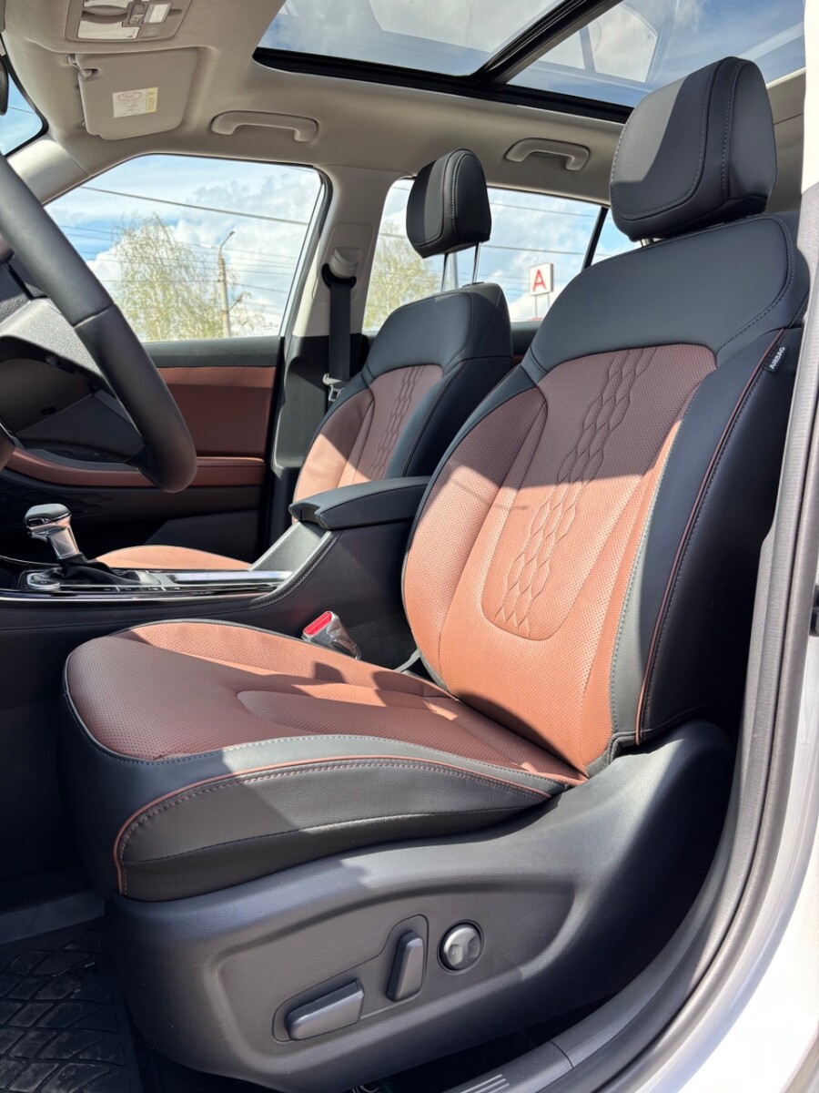 Интерьер Solaris HC в максимальной комплектации Prestige Smart