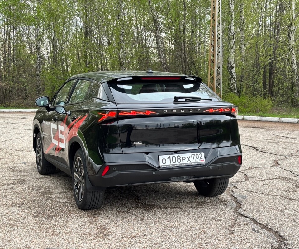 Omoda C5 - вид сзади