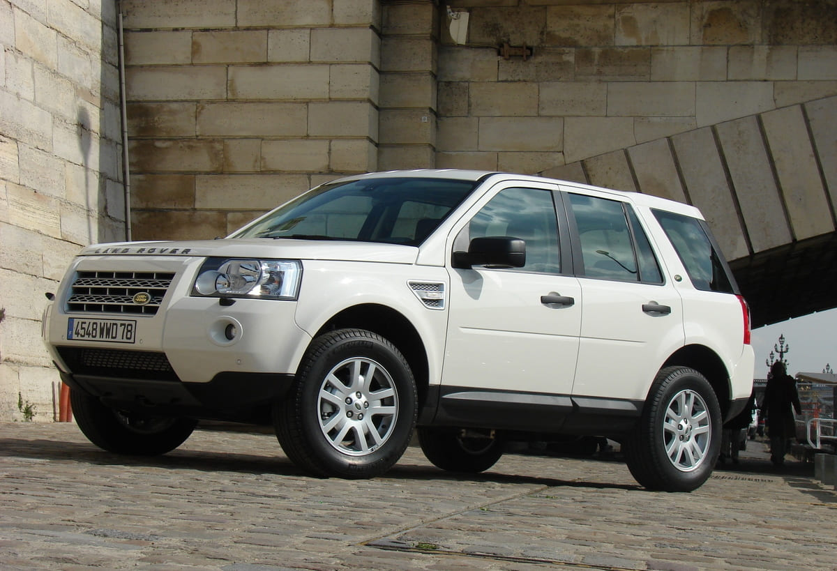 Land Rover Freelander II белый
