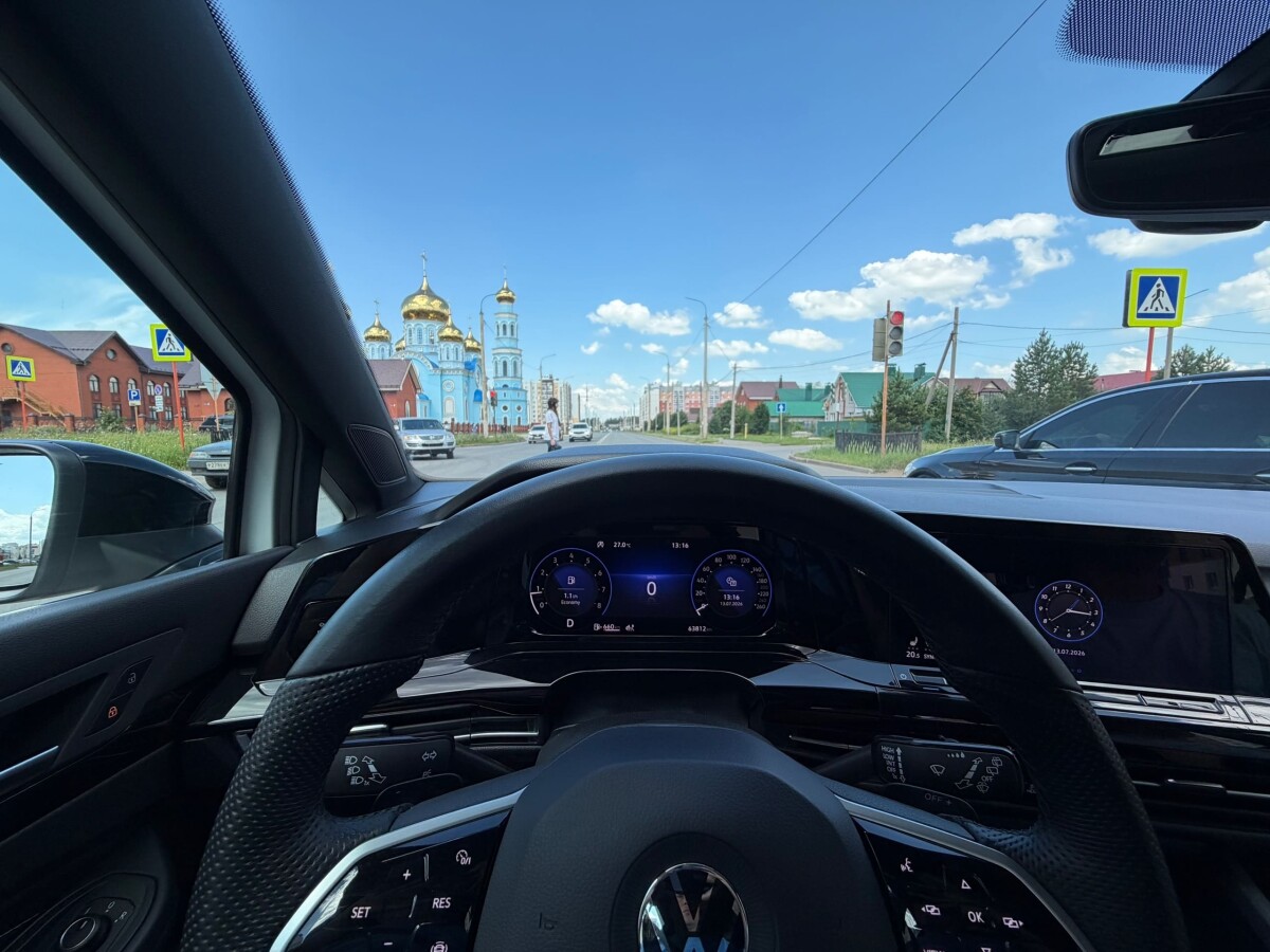 За рулем Volkswagen Golf R-Line