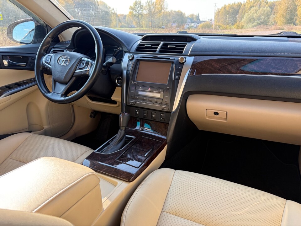 Интерьер Toyota Camry XV55 в максимальном исполнении