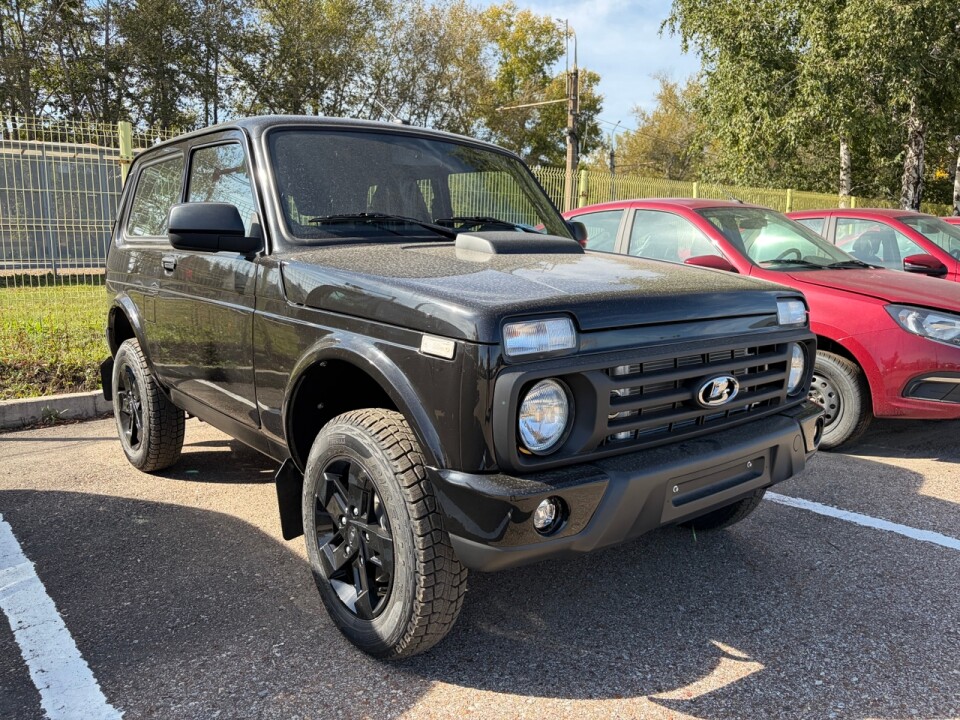 На фото: Lada Niva Legend Urban Black