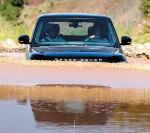 ranger-rover-in-the-water