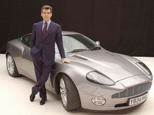 Aston Martin V12 Vanquish и Пирс Броснан