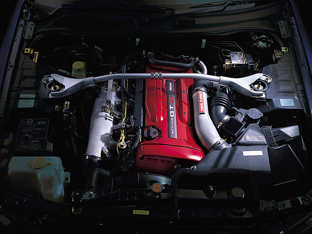 Двигатель у Nissan Skyline GTR R34 - бензиновый объемом 2 568 кубиков с дву...