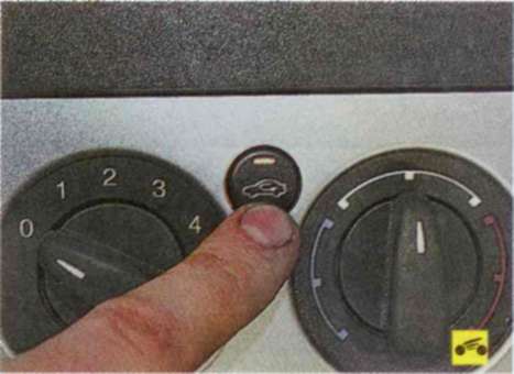 Нажимая на данную кнопку включается режим внутренней циркуляции воздуха