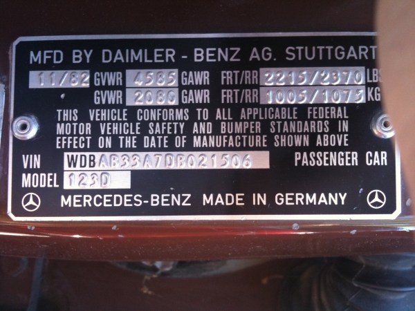 Табличка с вин-кодом Mercedes-Benz