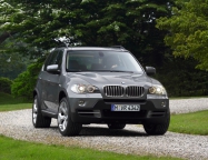 На фото - BMW X5 4.8i 2007-2010