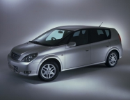 Toyota Opa выпускалась с 2000 по 2005 годы
