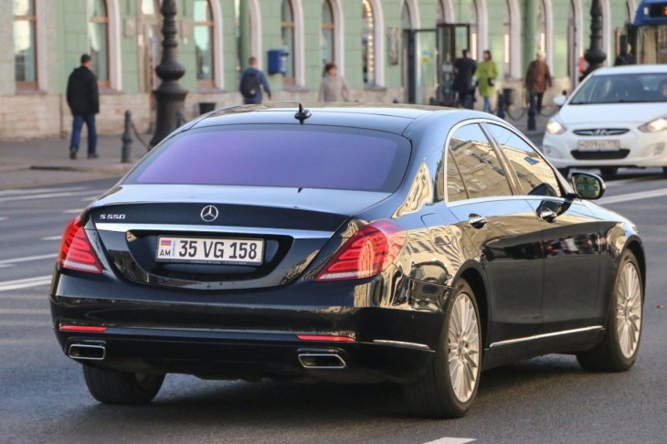 Mercedes-Benz S-Class с армянскими номерными знаками