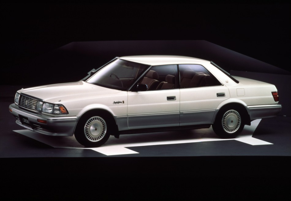 Toyota Crown 1990-91 с двигателем 1UZ-FE