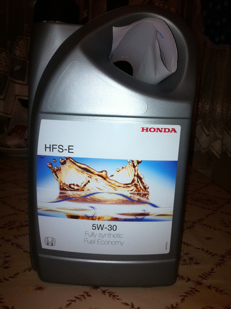 Масло хонда аккорд 6. Масло моторное Honda HFS-E 5w30. Оригинальное масло Хонда Аккорд 7 2.4. Хонда СРВ 2008 год 2,4 моторное масло. Масло оригинал Хонда Аккорд 2.4.